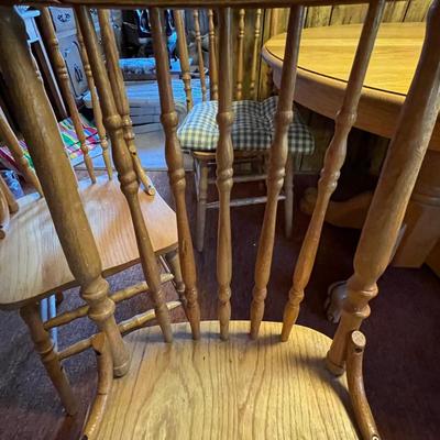 Expandable Claw Foot/Pedestal Table Plus Six Chairs (K-RG)