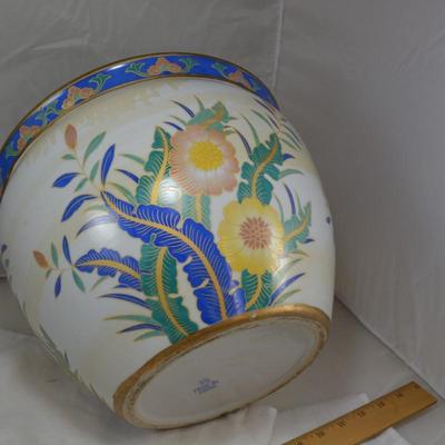 Floral Chinese Pot/Planter Measures 9.5"x12"