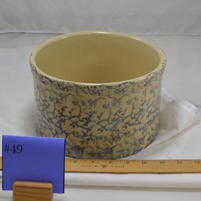 Roseville Sponge Wear 2 Qt. Low Crock