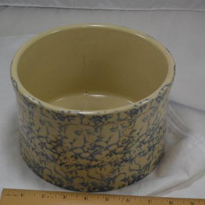 Roseville Sponge Wear 2 Qt. Low Crock