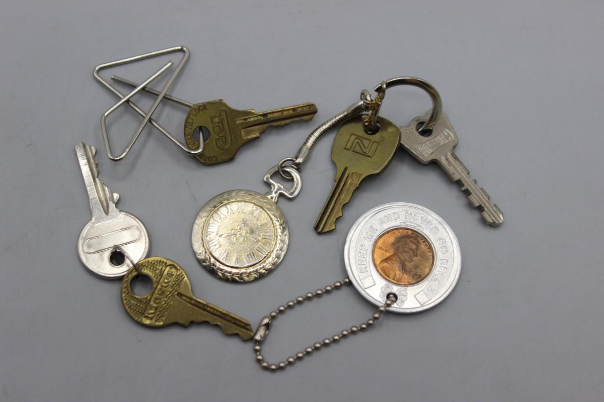 Miscellaneous Keys & Vintage Novelty Keychain Fobs