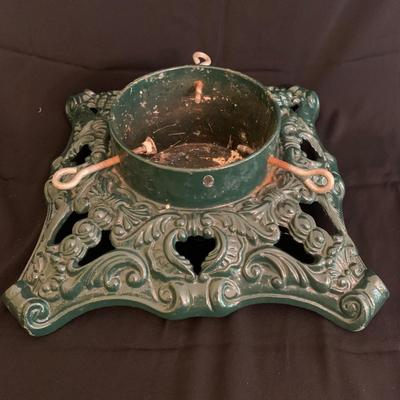 Christmas Decor with Disney Carousel, Spode Christmas Tree Plate, and More! (DR-KW)