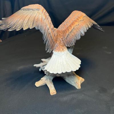 Eagle Figurines & Limited Edition Collectors Plate (M-RG)