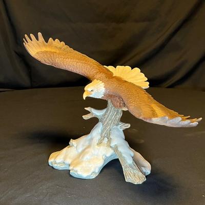 Eagle Figurines & Limited Edition Collectors Plate (M-RG)