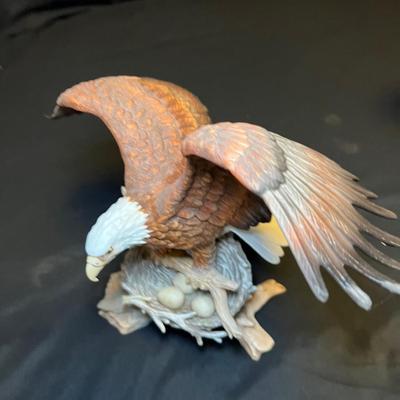 Eagle Figurines & Limited Edition Collectors Plate (M-RG)