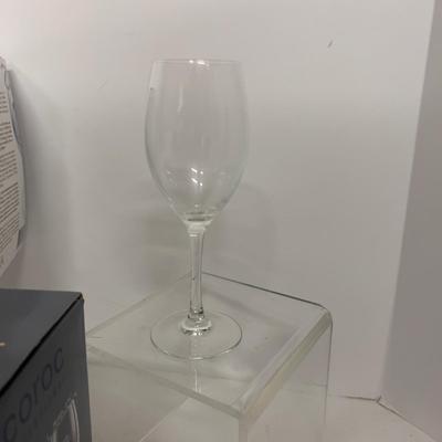 1067 Arcoroc Wine Glasses