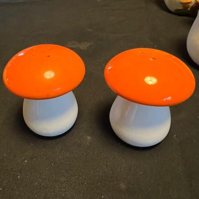 Merry Mushroom Vintage Sears Canisters & More (M-RG)