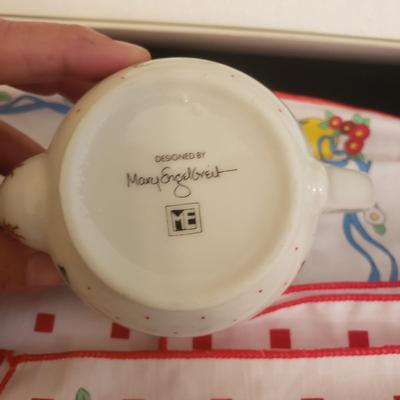 Brand New Mary Engelbreit Tea Set (GR-KD)