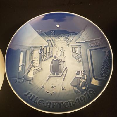 Bing and Grondahl Copenhagen Porcelain and Berlin Designs Christmas Plates ( GR-KD)