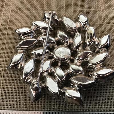 Large Vintage Weiss Brooch. Sparkly