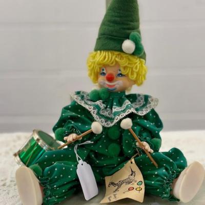 Clown Music Box Plays "It's a Small Worl"