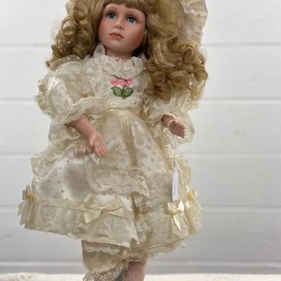 Court of Dolls 19"