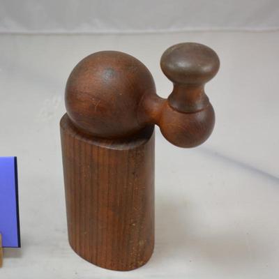 Vintage Wooden Pepper Grinder with Magnetic Fill Cap