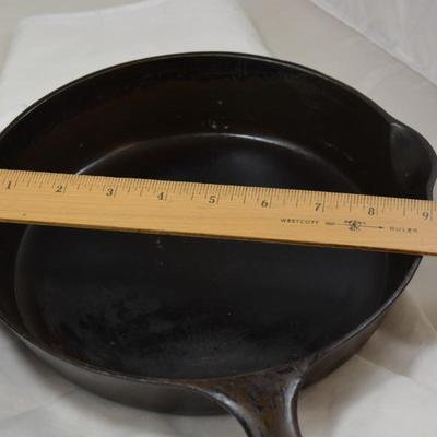 Lot of 2 Vintage WAGNER Cast Iron Skillets 9" & 10"