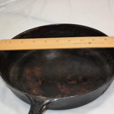 Lot of 2 Vintage WAGNER Cast Iron Skillets 9" & 10"