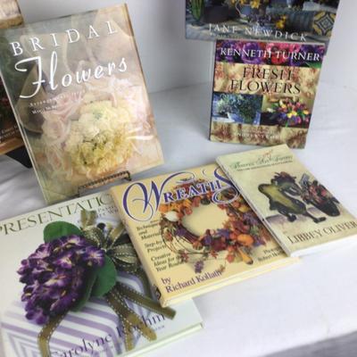 1078 Flower Arranging Book Lot â€œBouquet From The Metâ€