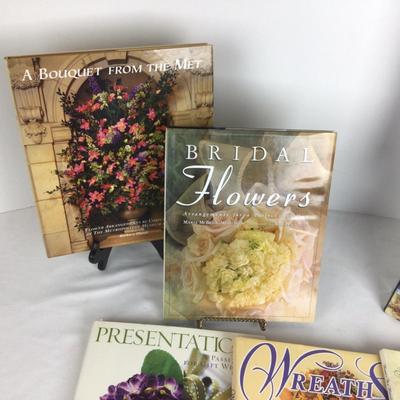 1078 Flower Arranging Book Lot â€œBouquet From The Metâ€
