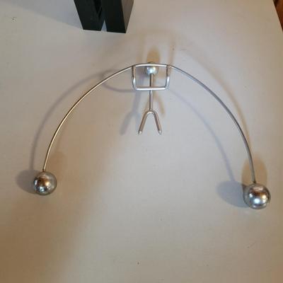 Pendulum Kinetic Sculptures (O-DW)