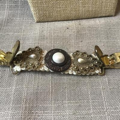 Vintage Pearl  Style Sweater Clip