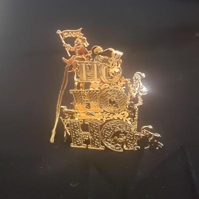 19 Danbury Mint Gold Ornaments (GR-KD)