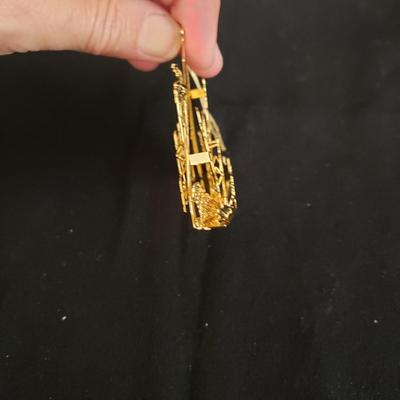 19 Danbury Mint Gold Ornaments (GR-KD)