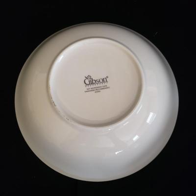 Gibson Housewares Vintage Christmas Charm China (GR-KD)