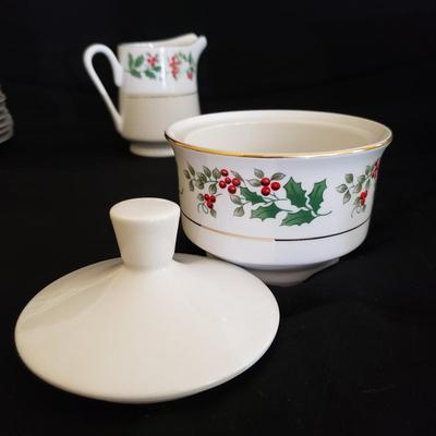 Gibson Housewares Vintage Christmas Charm China (GR-KD)