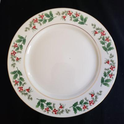 Gibson Housewares Vintage Christmas Charm China (GR-KD)