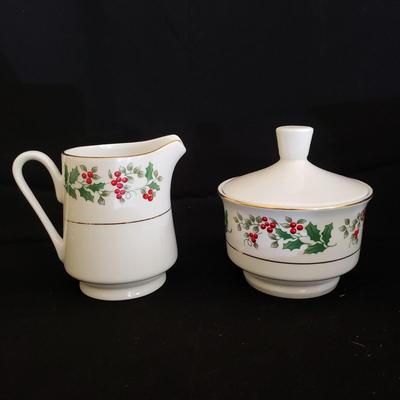 Gibson Housewares Vintage Christmas Charm China (GR-KD)