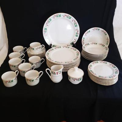 Gibson Housewares Vintage Christmas Charm China (GR-KD)