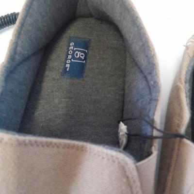 New George Men's size 11/12 slippers, Portable Remington Razor and a new shower head