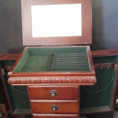 Jewelry chest