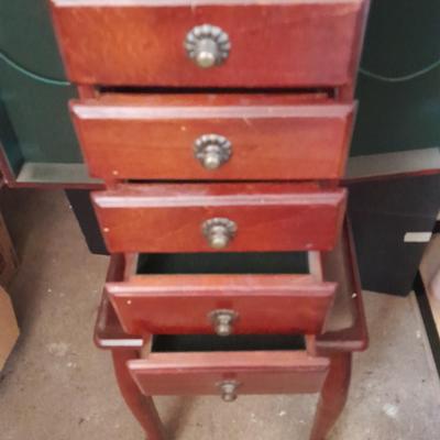 Jewelry chest