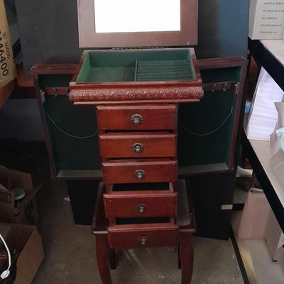 Jewelry chest