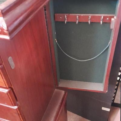 Jewelry chest