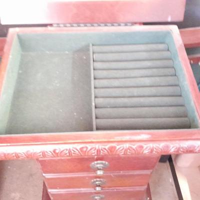 Jewelry chest
