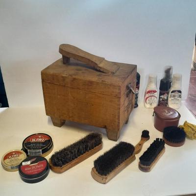 Antique wooden Esquire Show Valet De Luxe with shoeshine accessories