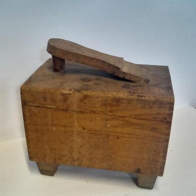 Antique wooden Esquire Show Valet De Luxe with shoeshine accessories
