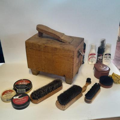 Antique wooden Esquire Show Valet De Luxe with shoeshine accessories