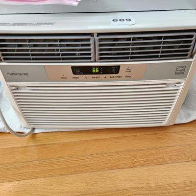 Frigidaire 6,000 BTU Window Room Air Conditioner  w Remote Tested Working