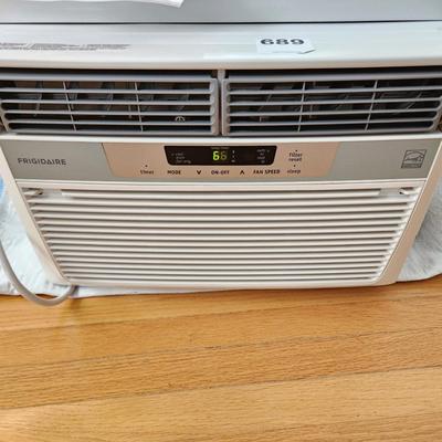 Frigidaire 6,000 BTU Window Room Air Conditioner  w Remote Tested Working