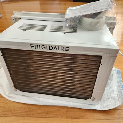 Frigidaire 6,000 BTU Window Room Air Conditioner  w Remote Tested Working