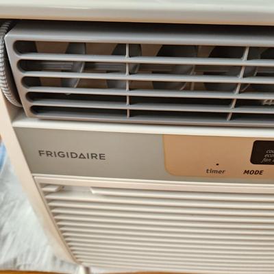 Frigidaire 6,000 BTU Window Room Air Conditioner  w Remote Tested Working