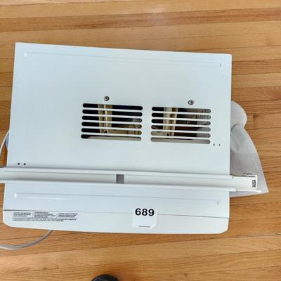Frigidaire 6,000 BTU Window Room Air Conditioner  w Remote Tested Working