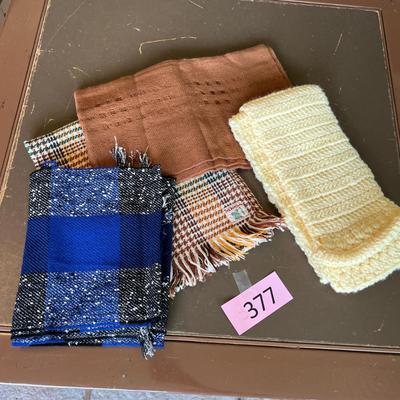 Lot of vintage scarves