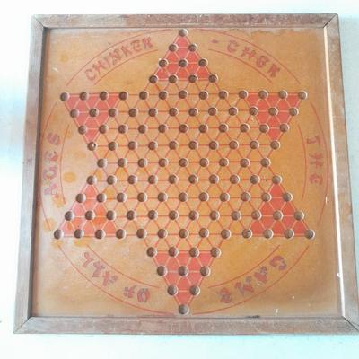 Vintage wooden Brown Mfg. Chinese Checkers Board Chinkerchek " The Game of all ages"