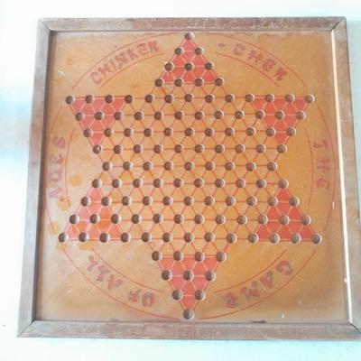 Vintage wooden Brown Mfg. Chinese Checkers Board Chinkerchek " The Game of all ages"