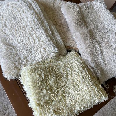 Lot of throw rugs