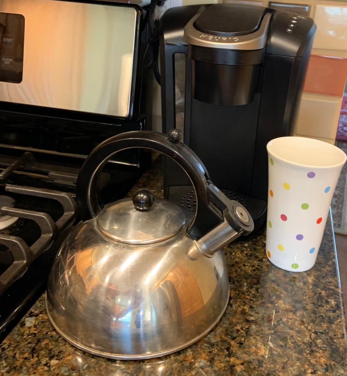 LOT53G Keurig Coffee Maker, Tea Kettle and Mug