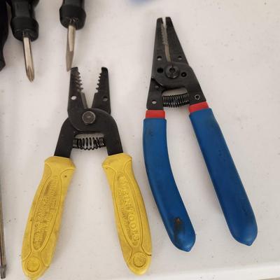Large Lot of Tools Craftsman, DeWalt, Wiss, Wire Cutters, Ridgid, Kobalt
